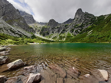 Zielony Staw Kieżmarski w Tatrach Wysokich