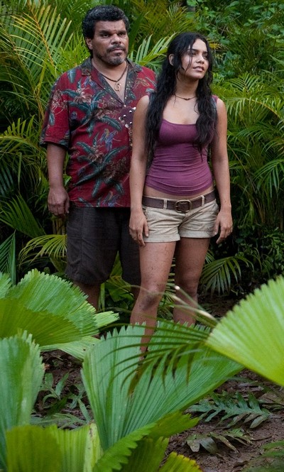 Luis Guzmán i Vanessa Hudgens w filmie „Podróż na Tajemniczą Wyspę”, foto: WBITV