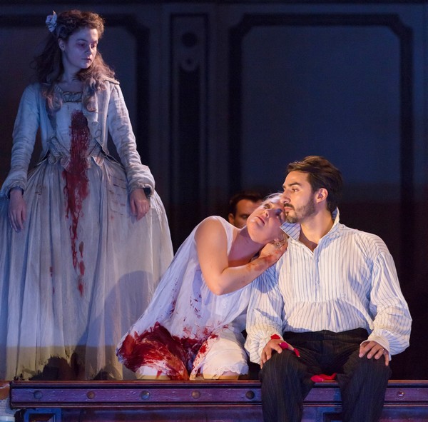 Diana Damrau i Charles Castronovo w operze „Łucja z Lammermooru”, foto: Stephen Cummiskey/Royal Opera House