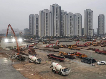 Transmisja na żywo z budowy szpitala w Wuhan