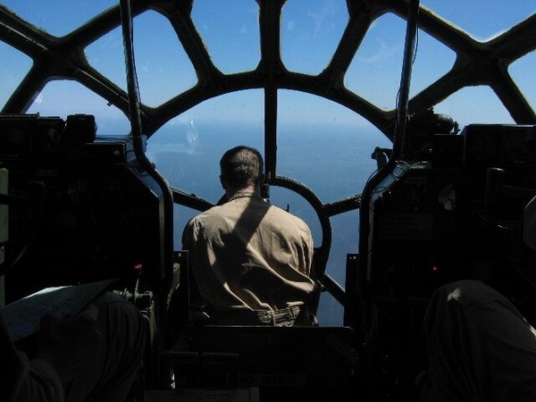 Pilot w samolocie Boeing B-29 Superfortress w programie „Hiroszima: tajemnice ataku jądrowego”, foto: A+E Networks