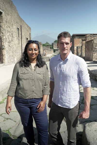 Raksha Dave i Dan Snow w programie „Pompeje: nieznana historia”, foto: Viasat World