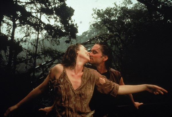 Kathleen Turner i Michael Douglas w filmie „Miłość, szmaragd i krokodyl”, foto: Twentieth Century Fox Film Corporation