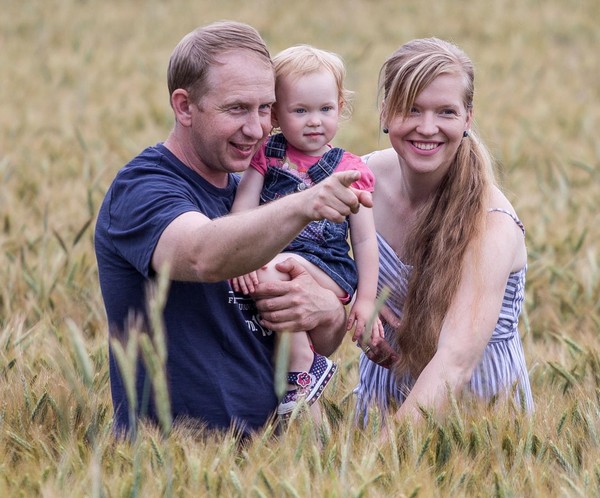 Tomasz i Monika z dzieckiem w programie „Rolnicy. Podlasie”, foto: Grupa ZPR Media
