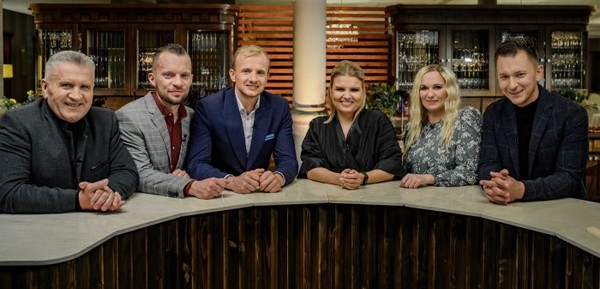 Józef, Dawid, Paweł, Marta Manowska, Magdalena i Maciej w programie „Rolnik szuka żony”, foto: TVP