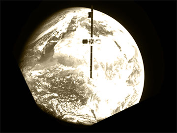 Eutelsat 33E opuścił 33°E i kieruje się na zachód