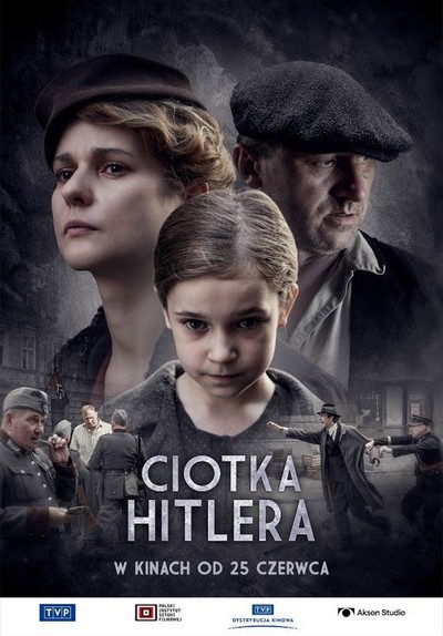 Marta Ścisłowicz, Małgorzata Pyziak, Piotr Kaźmierczak i Mariusz Kiljan na plakacie promującym kinową emisję filmu „Ciotka Hitlera”, foto: TVP