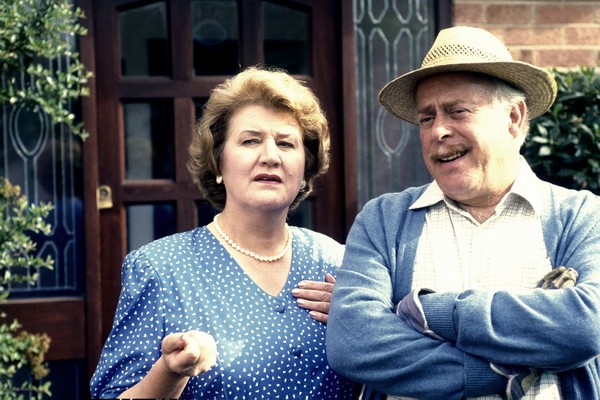 Patricia Routledge i Clive Swift w serialu „Co ludzie powiedzą?”, foto: BBC