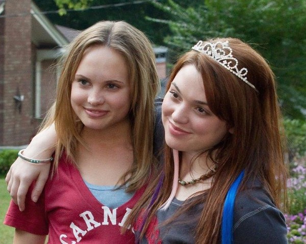 Meaghan Martin and Jennifer Stone 