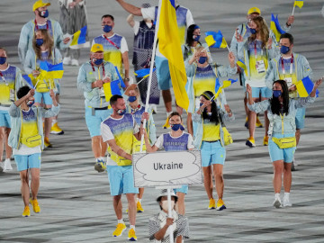 Parada ukraińskich sportowców przerwana reklamami