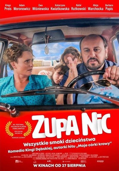 Kinga Preis, Alicja Warchocka, Barbara Papis i Adam Woronowicz oraz samochód Polski Fiat 126p Maluch na plakacie promującym kinową emisję filmu „Zupa nic”, foto: Kino Świat
