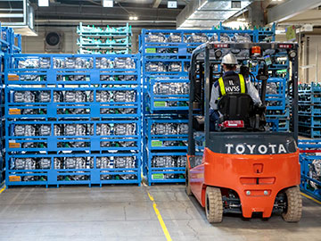 Toyota nowa linia produkcyjna hybrydowych skrzyn biegow 360px