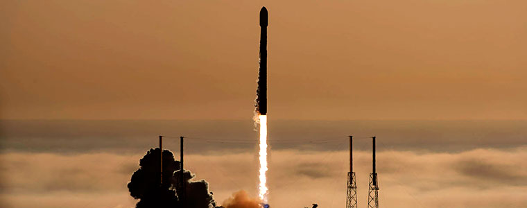 Starlink satelita SpaceX start Falcon 9 2021 760px