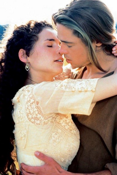 Julia Ormond i Brad Pitt w filmie „Wichry namiętności”, foto: AMC Networks International
