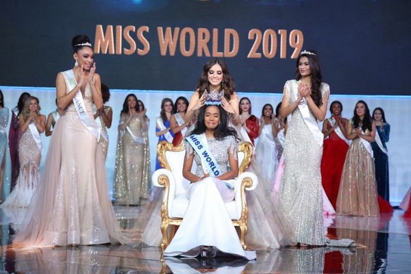 Ophély Mézino, Vanessa Ponce, Toni-Ann Singh i Suman Rao w konkursie „Miss World 2019”, foto: TVP