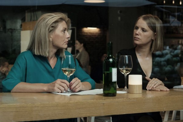 Edyta Olszówka i Joanna Kulig w serialu „Pajęczyna”, foto: TVN Discovery