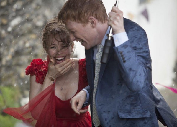 Rachel McAdams i Domhnall Gleeson w filmie „Czas na miłość”, foto: AMC Networks International