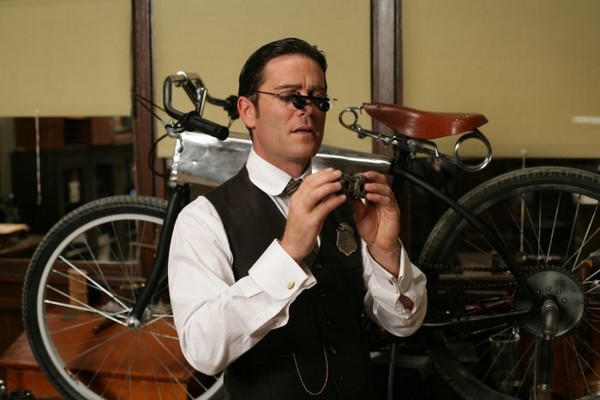 Yannick Bisson w serialu „Detektyw Murdoch”, foto: TVP