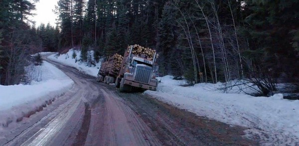 Ciężarówka Kenworth w programie „Drwale z Kolumbii Brytyjskiej”, foto: Viasat Wolrd